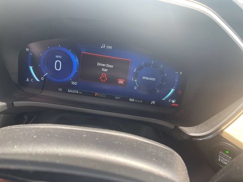 Used 2021 Ford Escape Titanium w/ Titanium Elite Package AWD/4WD image 19