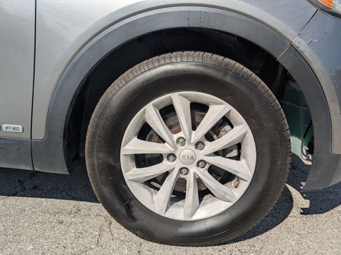 Used 2017 Kia Sorento AWD image 11