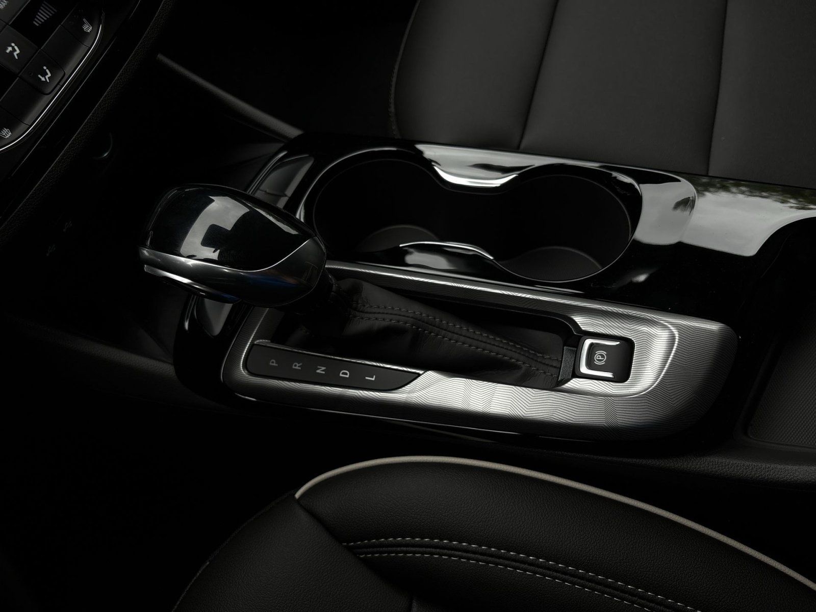 New 2026 Buick Envista Sport Touring w/ Studio Series FWD image 21