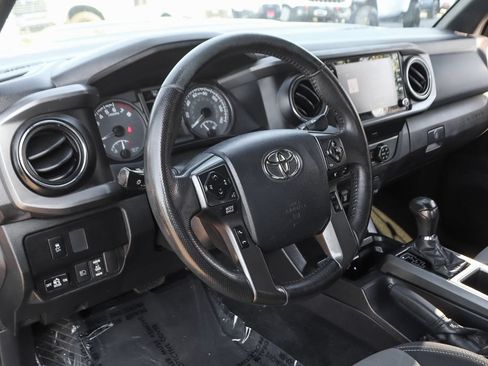 Used 2020 Toyota Tacoma TRD Sport AWD/4WD image 19