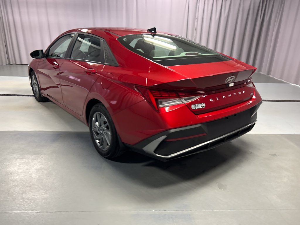 Used 2025 Hyundai Elantra Hybrid FWD image 5