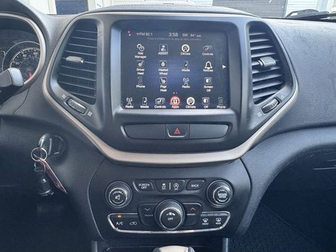 Used 2016 Jeep Cherokee Latitude w/ Cold Weather Group image 8