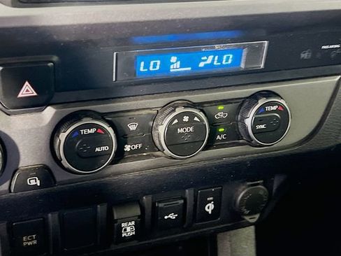 Used 2023 Toyota Tacoma TRD Off-Road image 16