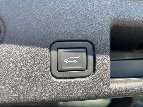 Used 2024 Chevrolet Equinox LT FWD image 36