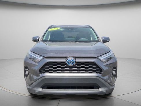 Used 2022 Toyota RAV4 XLE Premium AWD/4WD image 9