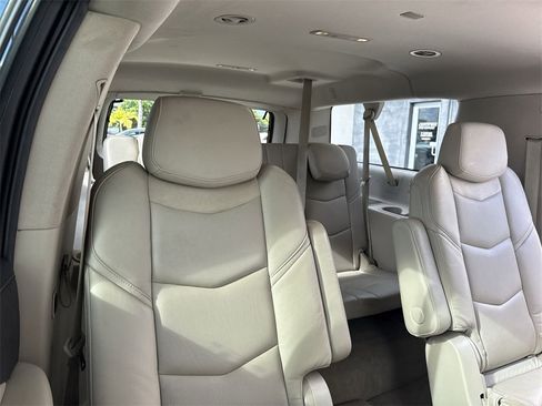 Used 2020 Cadillac Escalade ESV Luxury image 48