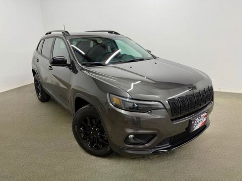Used 2023 Jeep Cherokee Altitude Lux image 3