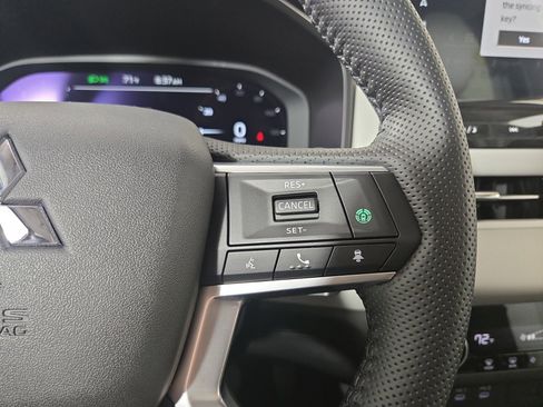 New 2025 Mitsubishi Outlander SE image 16