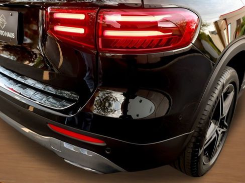 Used 2024 Mercedes-Benz GLB 250 image 11