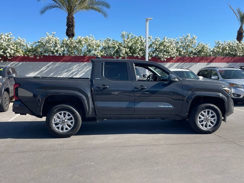 Used 2025 Toyota Tacoma SR5 image 2