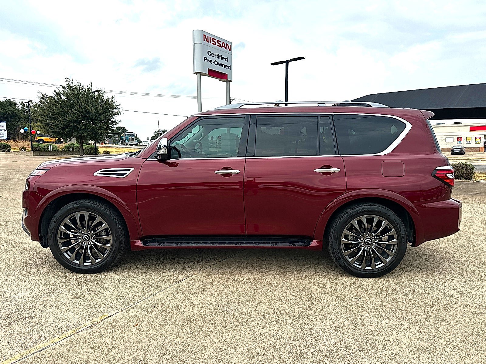 Used 2023 Nissan Armada Platinum w/ Captain's Chairs Package RWD image 5