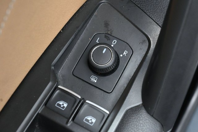 Used 2023 Volkswagen Tiguan SE R-Line FWD image 12