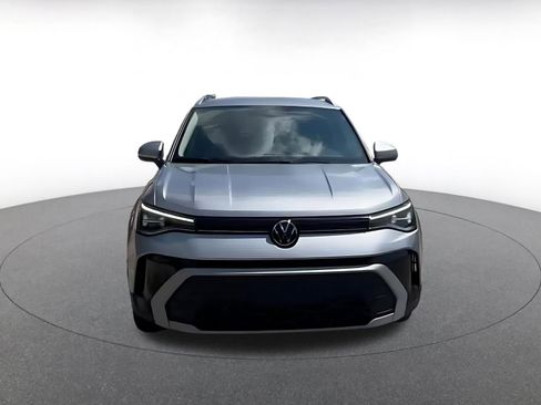 Used 2025 Volkswagen Taos SE FWD image 4