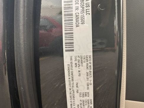 Used 2023 Chrysler Pacifica Touring-L FWD image 21