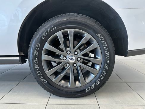 Used 2019 Ford Expedition Limited w/ Equipment Group 301A AWD/4WD image 8