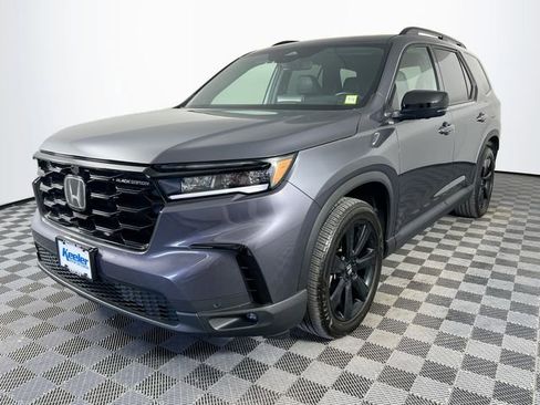 Certified 2025 Honda Pilot Black Edition image 2
