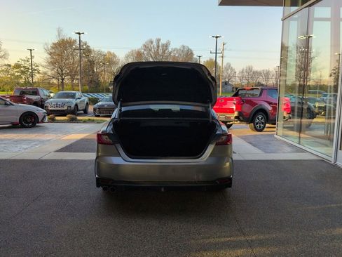 Used 2025 Toyota Camry SE image 5