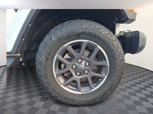 Used 2022 Jeep Gladiator Overland w/ Popular Equipment Package image 8