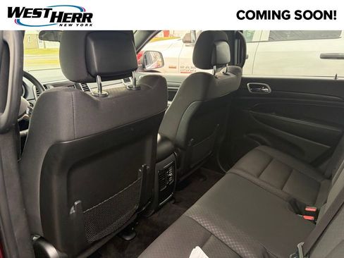 Used 2019 Jeep Grand Cherokee Laredo image 5