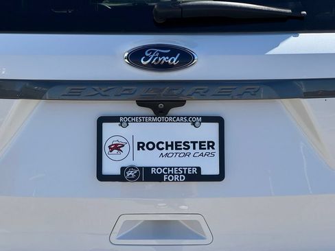 Certified 2017 Ford Explorer XLT w/ Equipment Group 202A AWD/4WD image 41