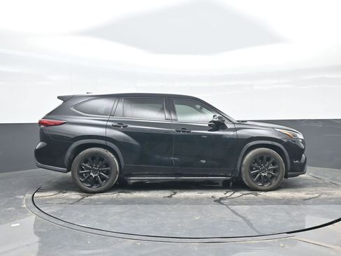 Used 2021 Toyota Highlander LE image 7