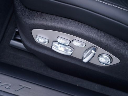 Certified 2026 Porsche Macan Turbo AWD/4WD image 16