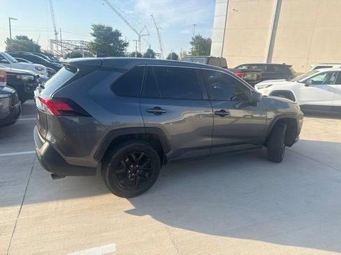 Used 2022 Toyota RAV4 LE FWD image 3