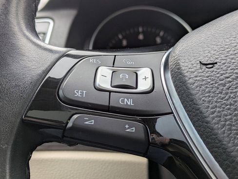 Used 2018 Volkswagen Passat 2.0T SE image 25