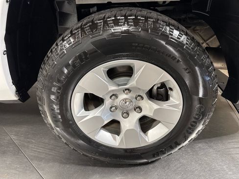 Used 2020 RAM 1500 Big Horn AWD/4WD image 12