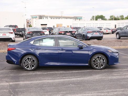 Used 2026 Toyota Camry XLE AWD/4WD image 5