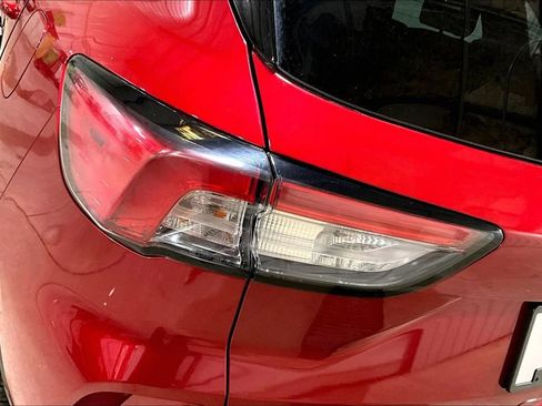 Used 2020 Ford Escape SE Sport image 7