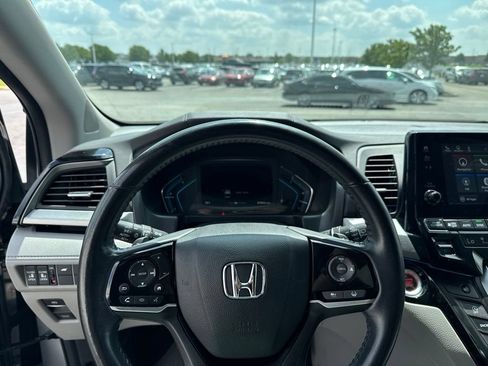 Used 2023 Honda Odyssey Touring image 13