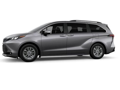 New 2026 Toyota Sienna XLE image 3