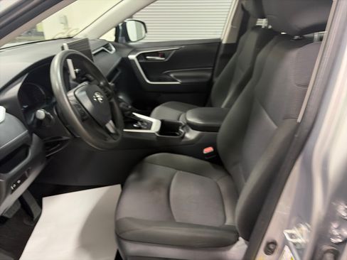 Used 2025 Toyota RAV4 XLE AWD/4WD image 11