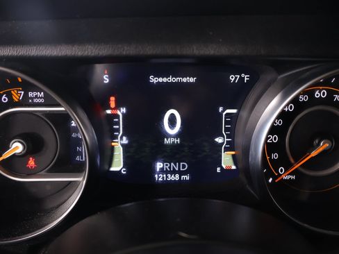Used 2021 Jeep Wrangler Unlimited Sahara AWD/4WD image 4