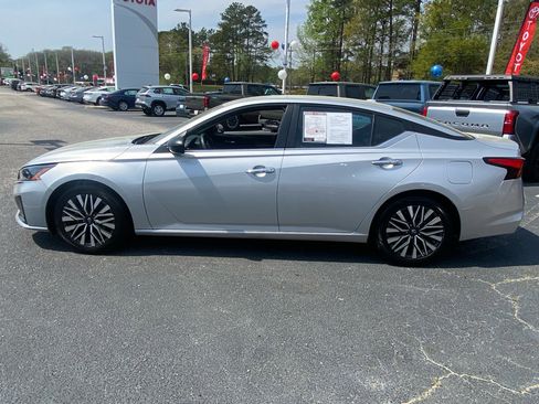 Used 2024 Nissan Altima 2.5 SV image 3