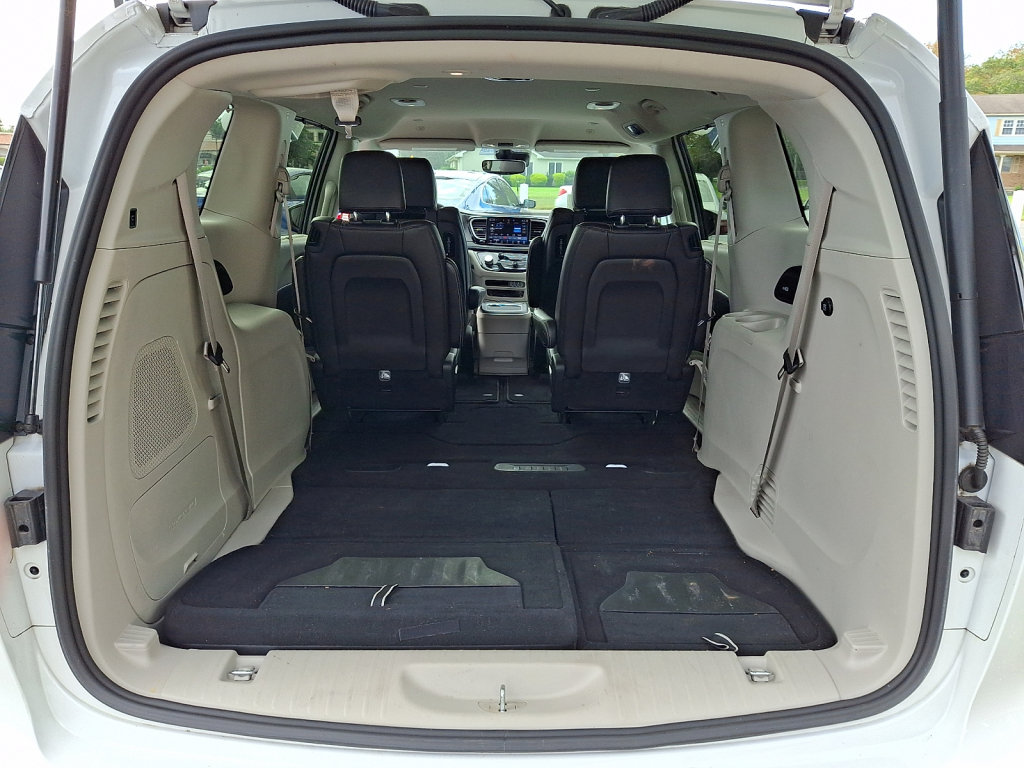 Certified 2023 Chrysler Pacifica Touring-L w/ Uconnect Theater Family Group AWD/4WD image 18