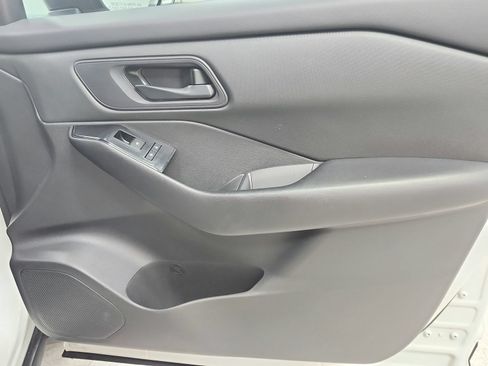Used 2024 Nissan Rogue S AWD/4WD image 40