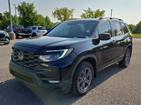Used 2024 Honda Passport TrailSport image 3