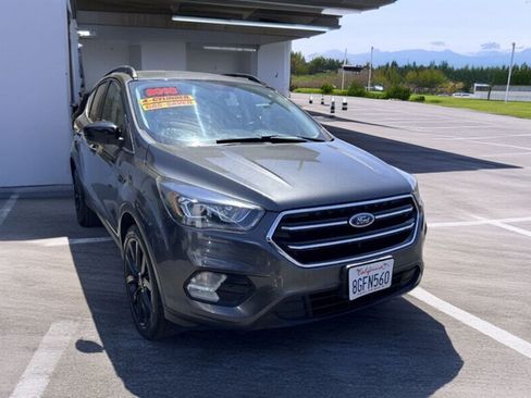 Used 2018 Ford Escape SE w/ SE Sport Appearance Package FWD image 1