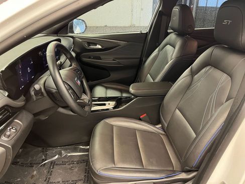 Used 2025 Buick Envista Sport Touring image 34