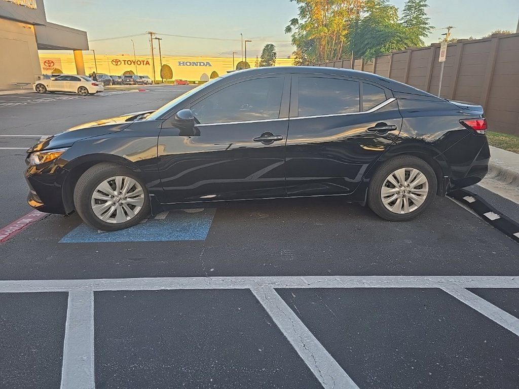 Used 2022 Nissan Sentra S FWD image 2