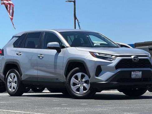 Used 2025 Toyota RAV4 LE AWD/4WD image 2