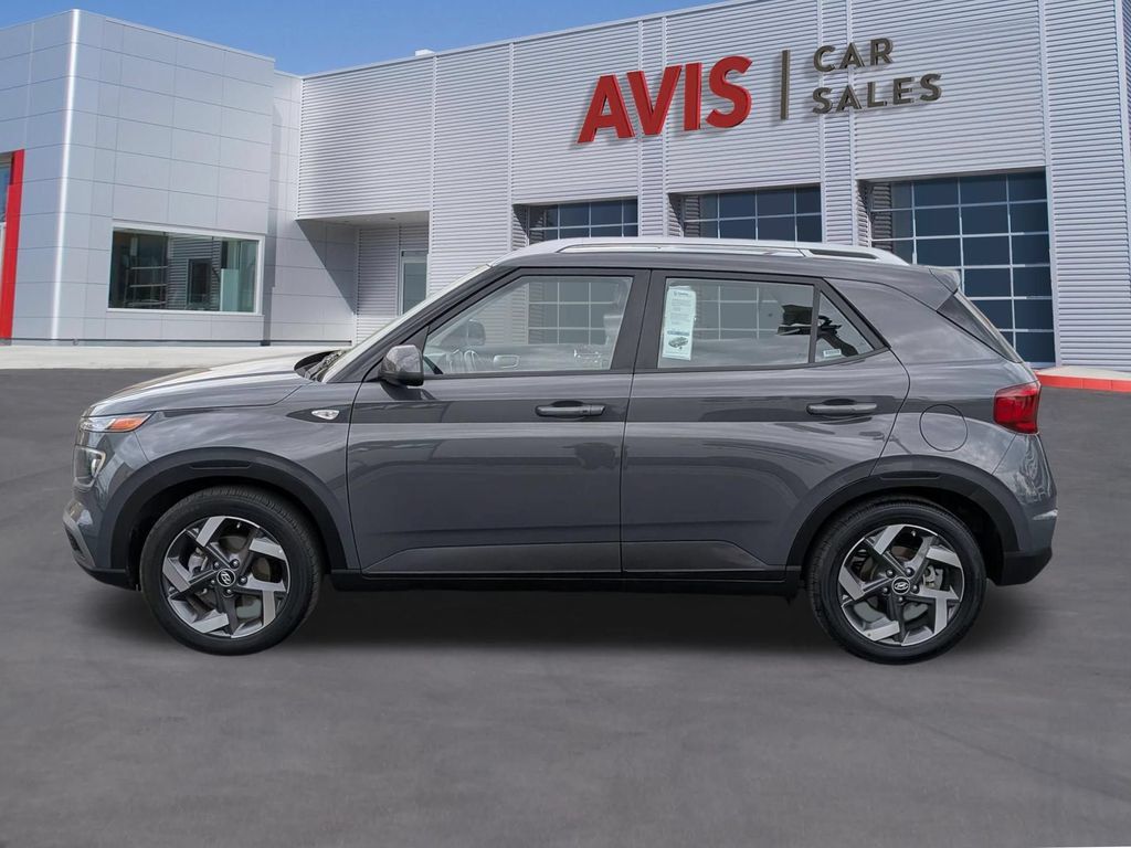 Used 2025 Hyundai Venue SEL FWD image 10