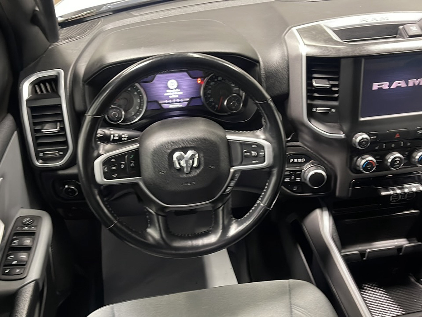 Used 2023 RAM 1500 Big Horn AWD/4WD image 3