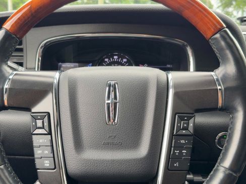Used 2017 Lincoln Navigator Select AWD/4WD image 22