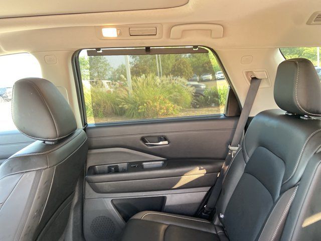 Used 2024 Nissan Pathfinder SL w/ SL Premium Package FWD image 50
