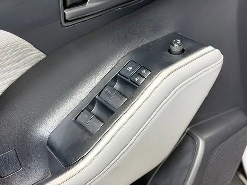 Used 2022 Toyota Highlander LE AWD/4WD image 10