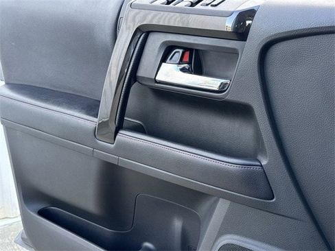 Used 2018 Toyota 4Runner TRD Off-Road Premium image 26