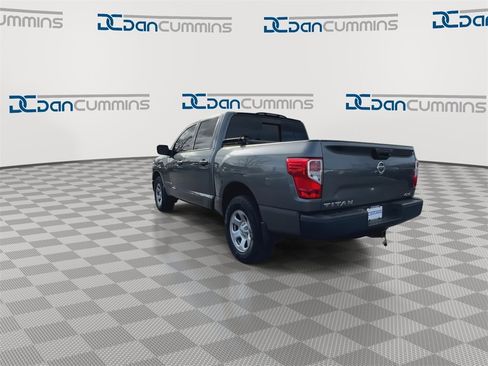 Used 2018 Nissan Titan S image 7